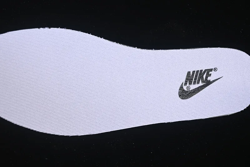 All categories Nk SB Dunk Series Nk SB Dunk Low High-end customized low-top sneakers Nike SB Dunk Low Valentine's Day strap Anniversary high-end customized low-top casual sneakers PB0510-055